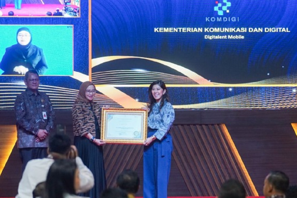 Menkomdigi Raih Penghargaan OPSI KIPP 2025 berkat Inovasi Layanan Publik Digital