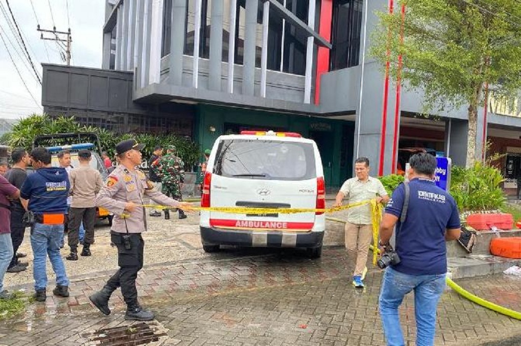 Kebakaran Hotel di Pekanbaru, 1 Orang Tewas 12 Korban Dilarikan ke RS