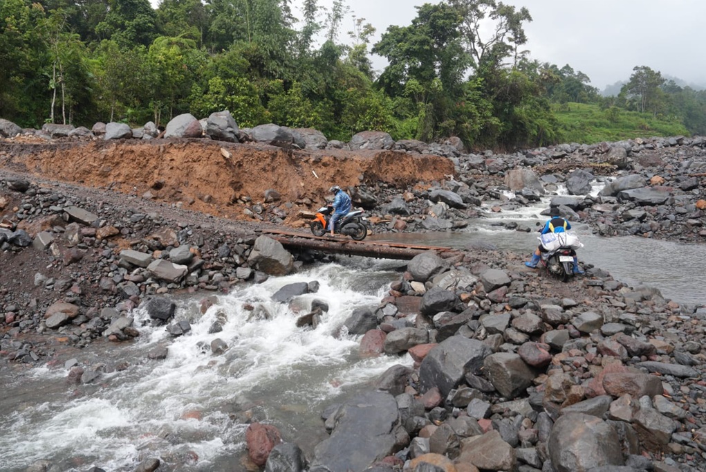 PU Bangun Jembatan Darurat di Agam, Konektivitas Sicincin–Bukittinggi Pulih Bertahap