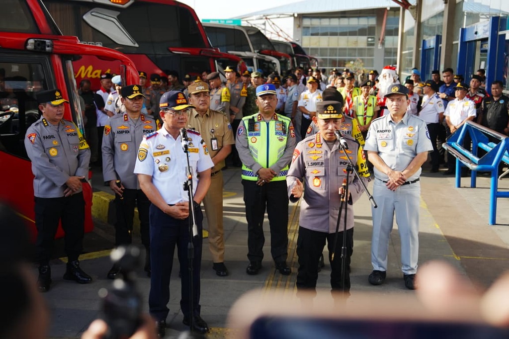 Kapolri ke Pengemudi Bus di Terminal Pulo Gebang: Kecepatan Tolong Dijaga