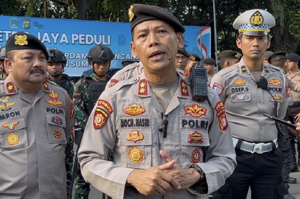 Patroli Bareng TNI, Polda Metro Wanti-Wanti Warga Tak Main Petasan saat Nataru