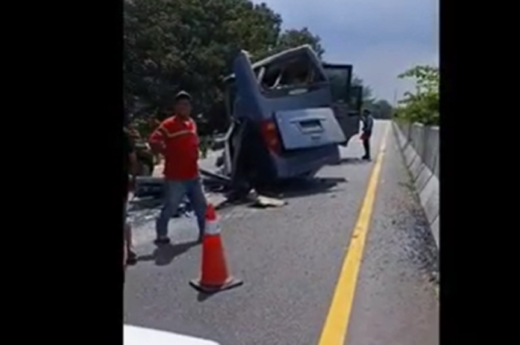 Bus TNI AL Tabrak Truk Semen di Tol Belmera Medan, Belasan Prajurit Terluka