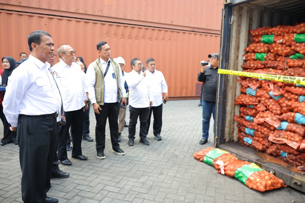Mentan Bongkar Penyelundupan 72 Ton Bawang Bombai Impor Ilegal: Harus Ditindak Tegas!