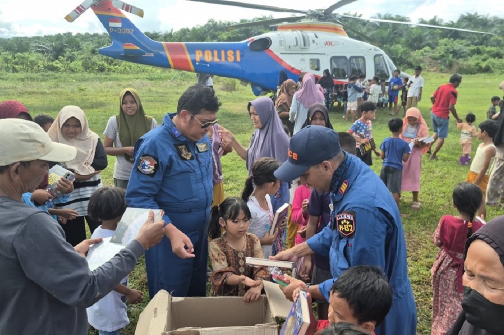 Manuver Berisiko di Tengah Banjir Sumatra, Ketika Helikopter Polri Jadi Harapan Warga