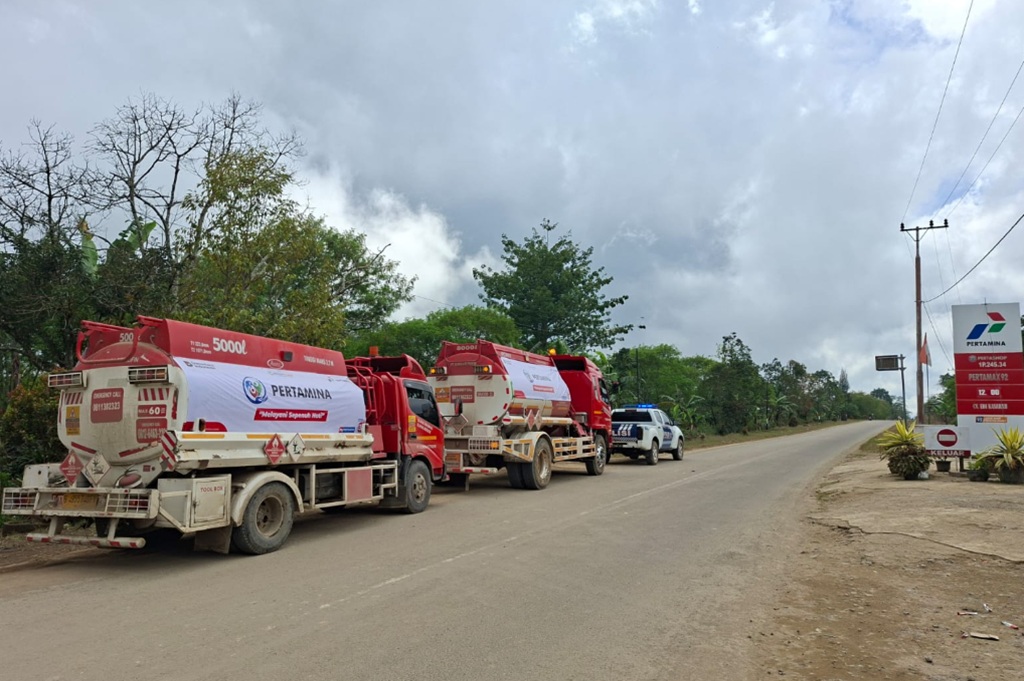 Mobil Tangki BBM Pertamina Tembus Wilayah Terisolasi di Aceh usai Banjir