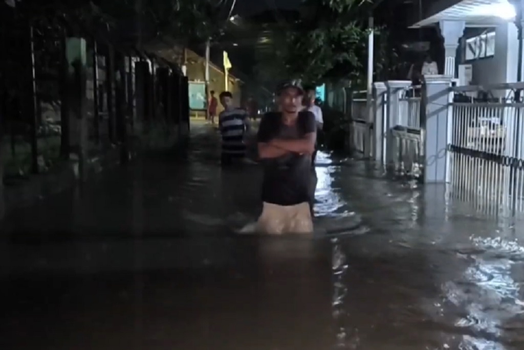 Banjir Terjang 3 Kecamatan di Cirebon, Ketinggian Air hingga 1,5 Meter