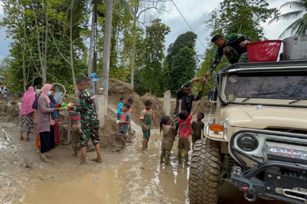 Jadi Andalan Pengungsi, Dapur Umum TNI di Pidie Jaya Sediakan 3 Kali Makan