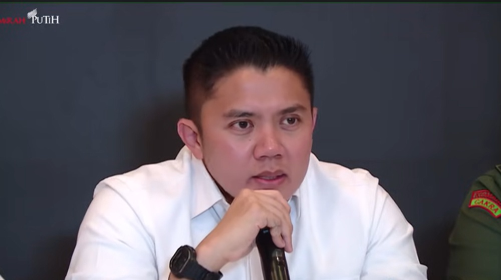 Seskab Teddy Jawab Pihak-Pihak yang Bandingkan Penanganan Bencana 