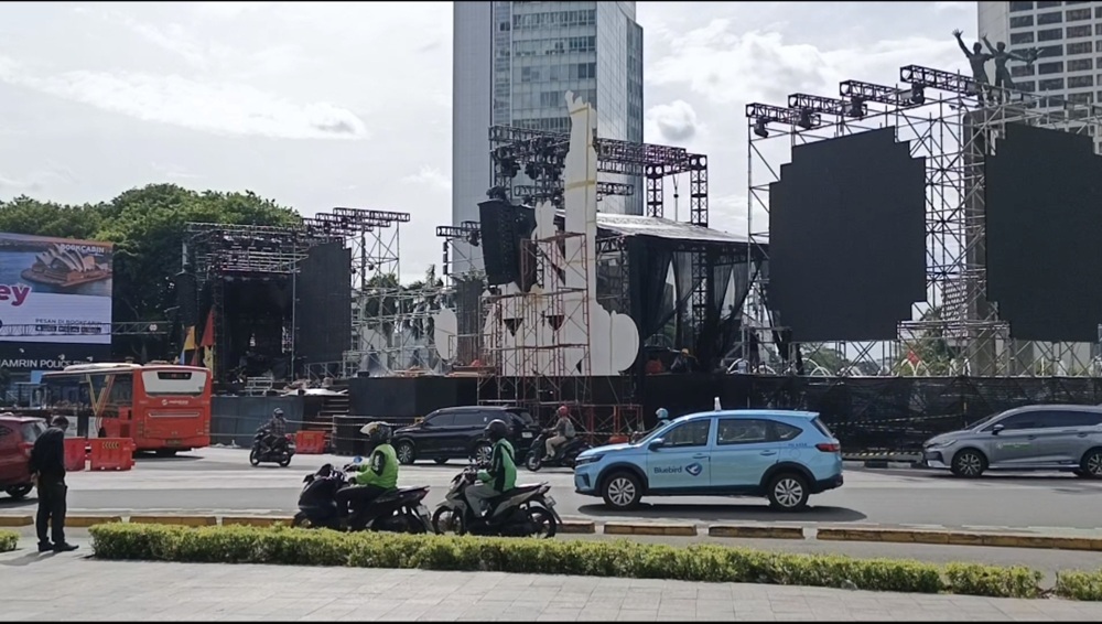 H-1 Tahun Baru, Panggung di Bundaran HI Siap Sambut 2026