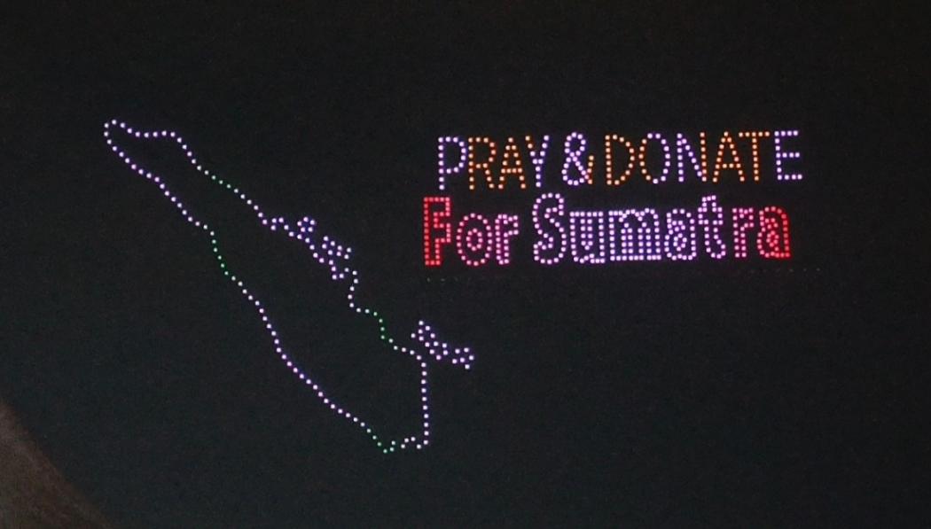 Sempat Akan Dibatalkan karena Hujan, Drone Show di Pantai Lagoon Ancol Hipnotis Pengunjung