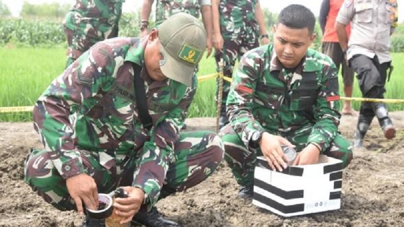 Grobogan Geger, Petani Temukan Mortir Aktif saat Cangkul Sawah