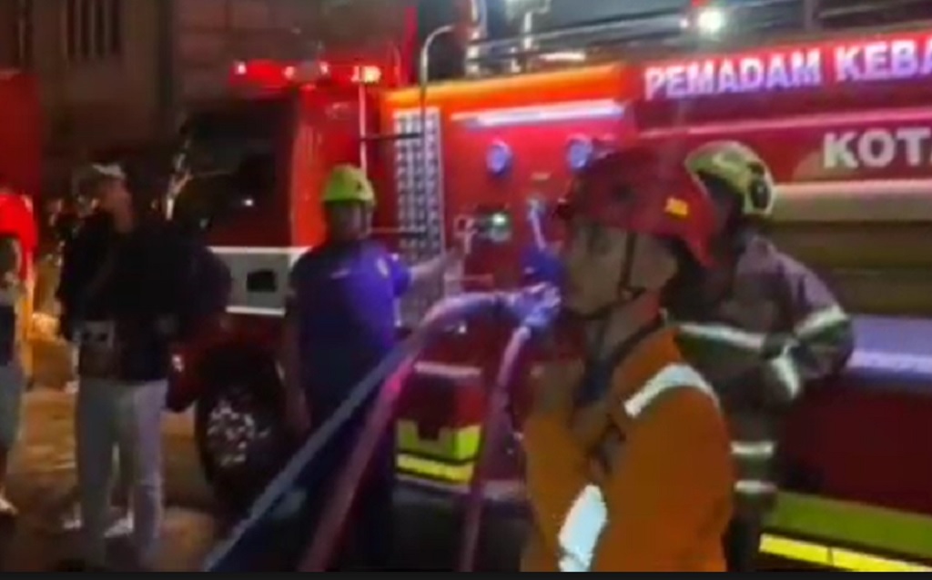 Minimarket di Makassar Terbakar saat Malam Tahun Baru, Warga Panik