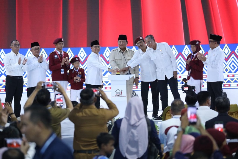 Menteri Rini Hadiri Peresmian Sekolah Rakyat, Presiden Tegaskan Pendidikan Jadi Prioritas
