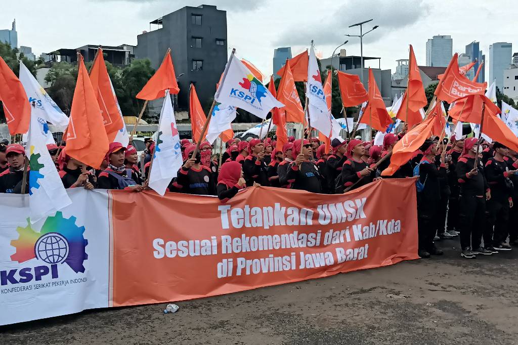 Massa Buruh Demo di DPR, Serukan 4 Tuntutan terkait Upah Minimum