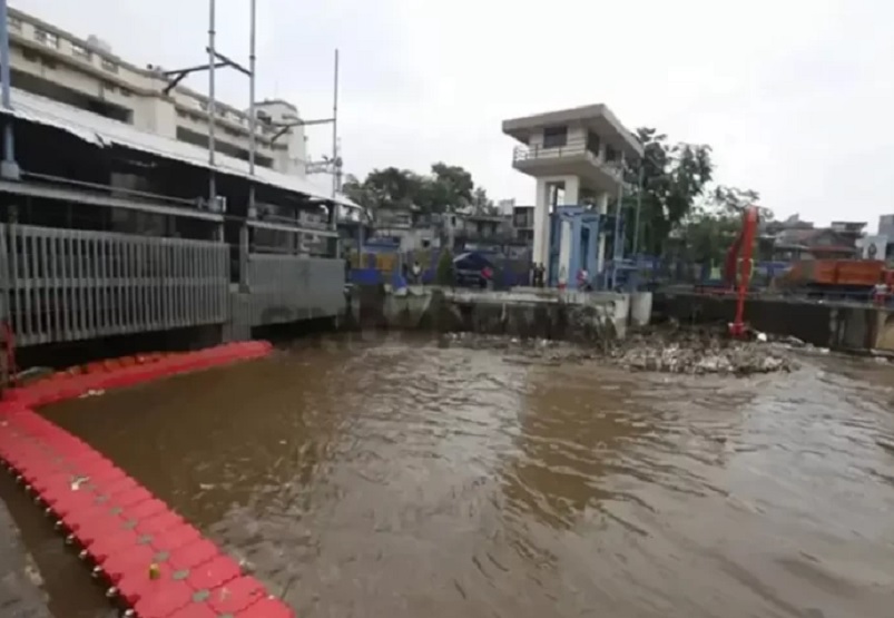Pintu Air Pasar Ikan Siaga 2, Wilayah Pesisir Jakarta Diminta Waspada