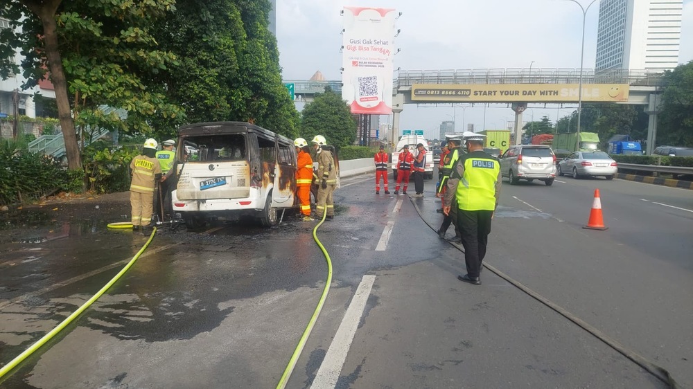 Mobil Listrik Terbakar di Tol JORR, Diduga gegara Korsleting