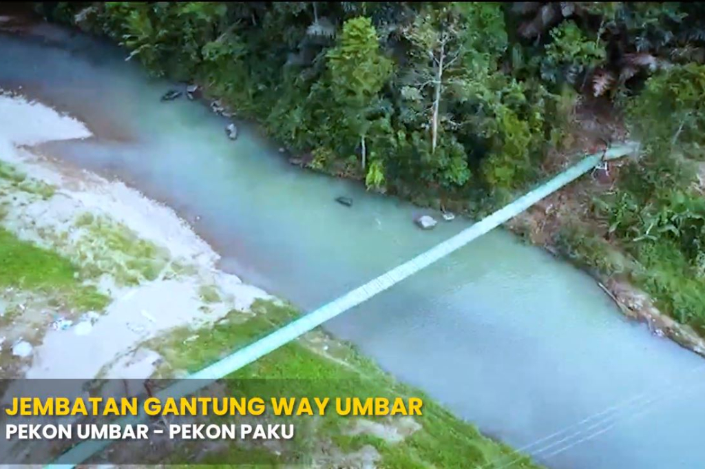Jembatan Way Umbar Rampung Dibangun TNI AD, Anak Sekolah dan Ibu-Ibu Tak Perlu Seberangi Sungai