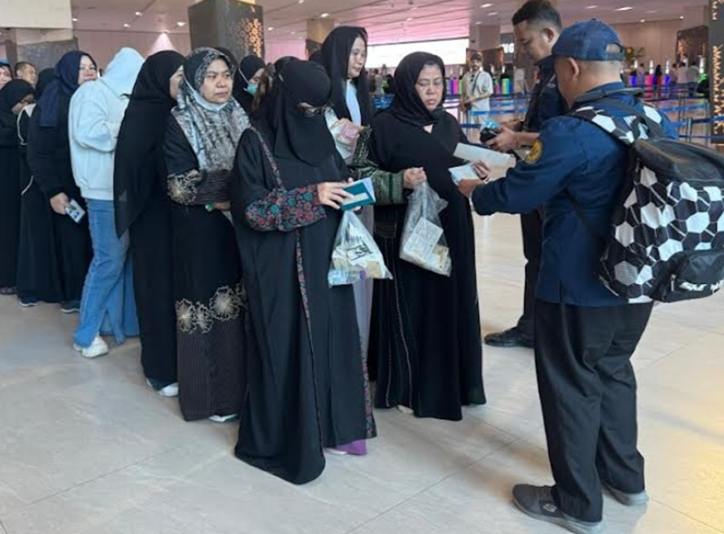 Kemlu Pulangkan 96 WNI dari Arab Saudi, Ada yang Lumpuh karena Sakit