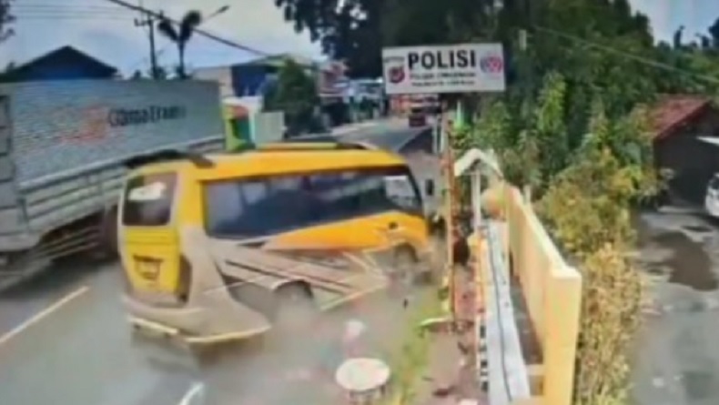 Kronologi Kecelakaan Maut Elf Tabrak Motor di Cirebon Tewaskan Kakek dan 2 Cucu