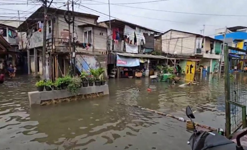 Banjir Jabodetabek, Ratusan Rumah di Cilincing Jakut Terendam Banjir Imbas Luapan Kali Cakung