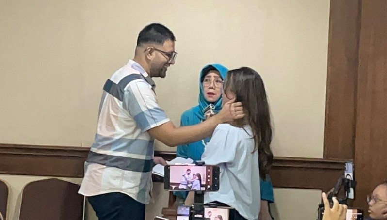 Momen Romantis Ammar Zoni Elus Pipi dr Kamelia di PN Jakpus, Pengunjung Auto Ikut Baper