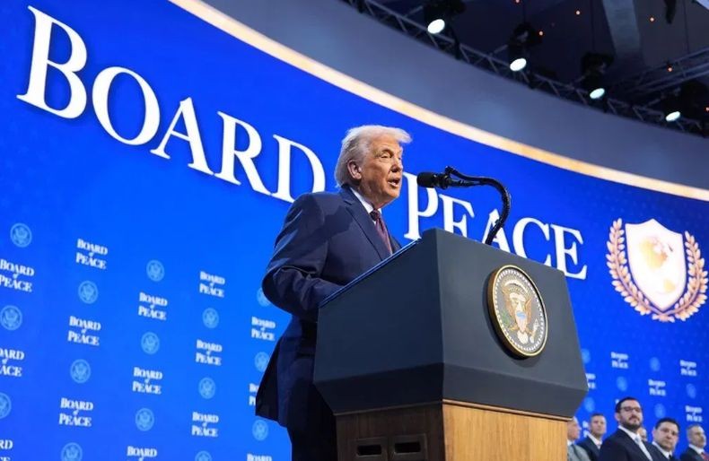 Teken Piagam Dewan Perdamaian Gaza, Trump Peringatkan Hamas Letakkan Senjata