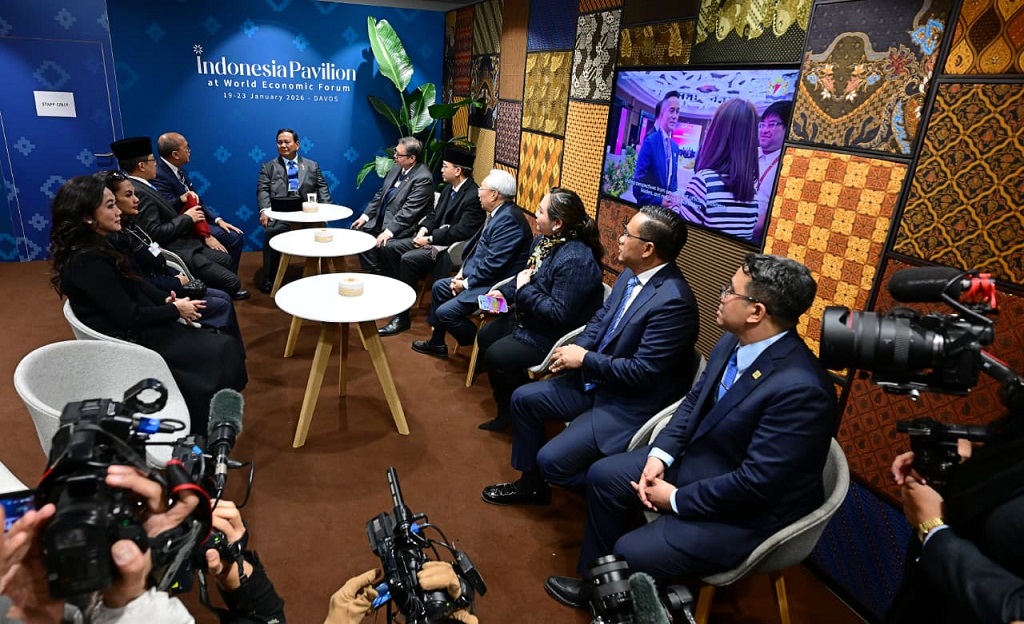 Momen Prabowo Ngopi Bareng Para Menteri usai Pidato di WEF Swiss