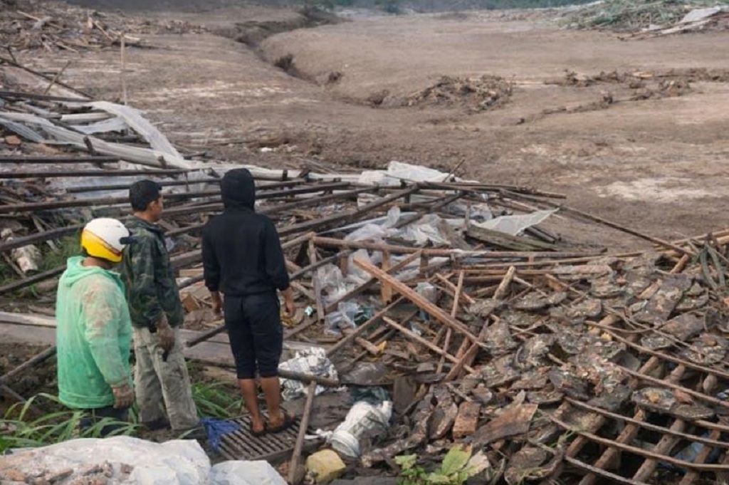 Longsor di Cisarua Bandung Barat Timbun 30 Rumah, 82 Orang Masih Hilang