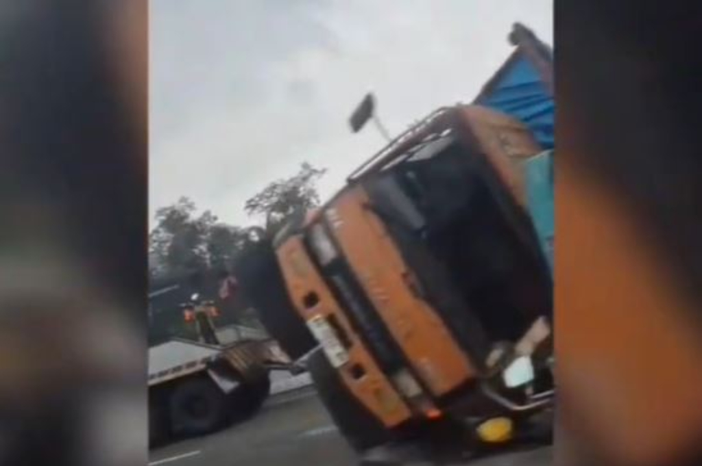 Kecelakaan Maut 4 Kendaraan Tabrakan Beruntun di Tol Cisumdawu, 3 Orang Tewas