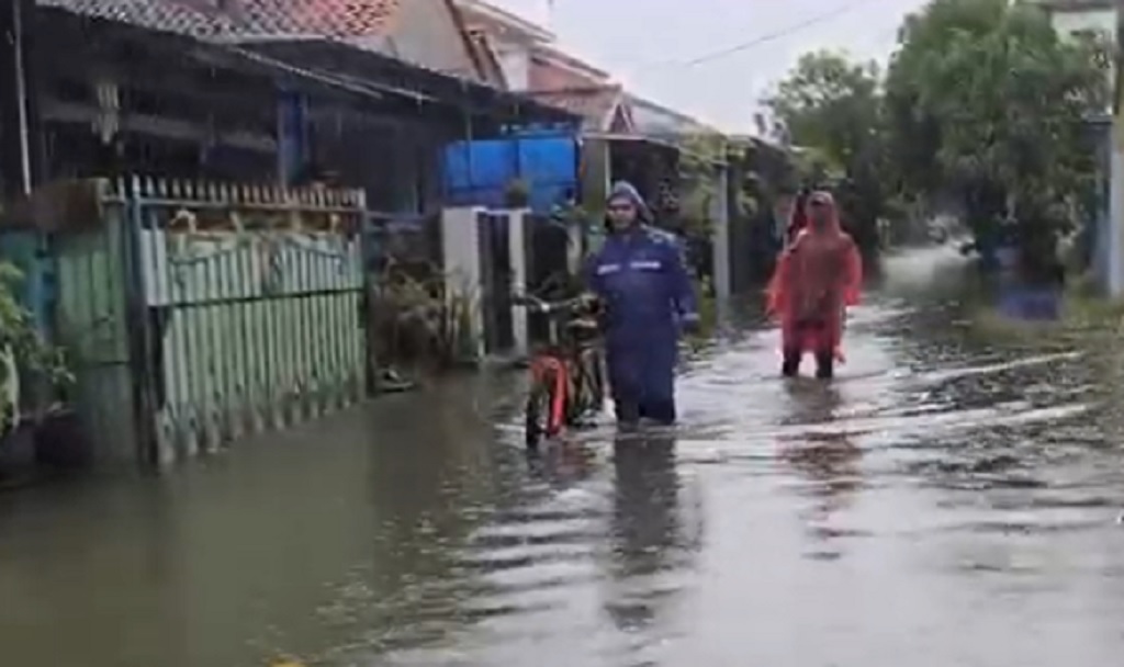 Banjir Indramayu Meluas hingga Rendam 4 Kelurahan, Warga Pilih Bertahan 