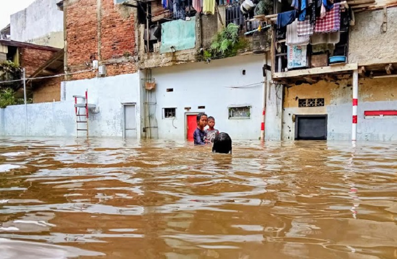 Banjir Jabodetabek, Bidara Cina Jaktim Terendam Air hingga 1,2 Meter