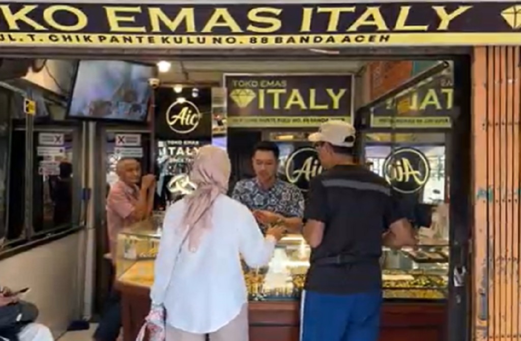Rekor! Harga Emas di Banda Aceh Tembus Rp9,9 Juta per Mayam, Warga Antre Membeli