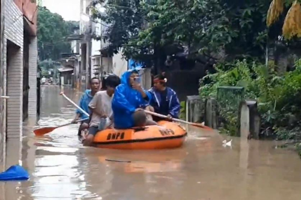 Kali Bekasi Meluap, Ratusan Rumah di Margahayu Terendam Banjir 1 Meter Lebih