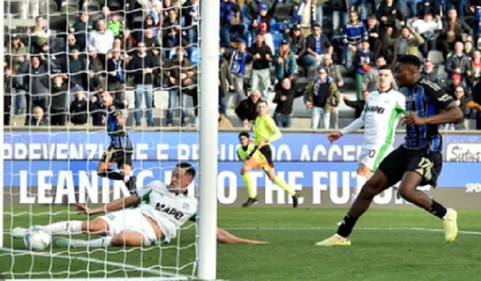 Jay Idzes Bikin Penyelamatan Kelas Dunia, Sassuolo Hajar Pisa