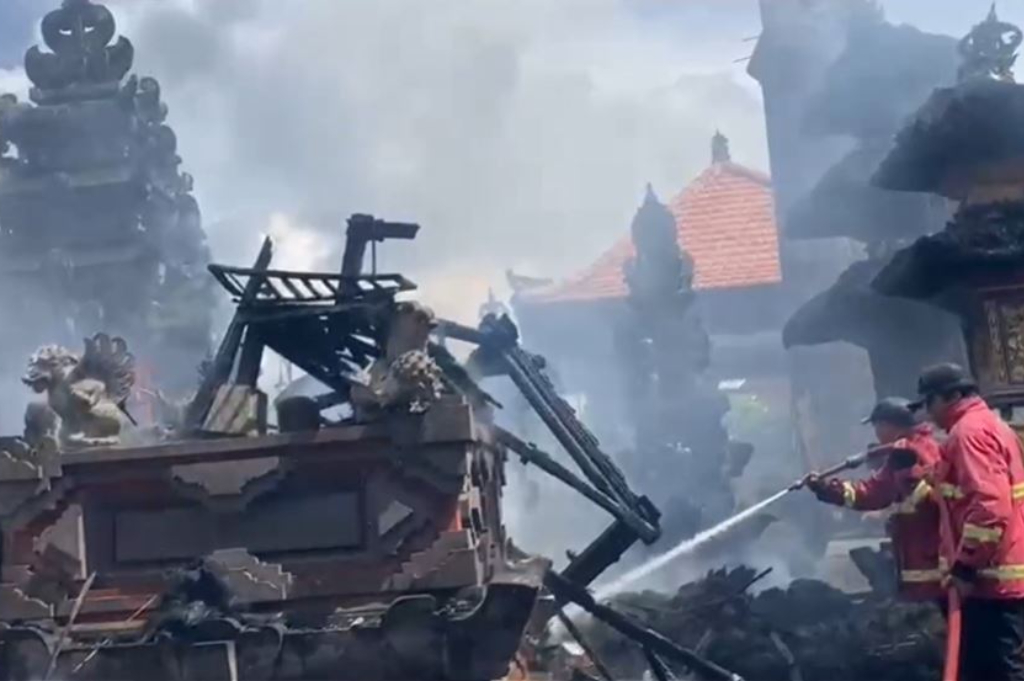 Kebakaran Pura Panti Pasek Gegel di Gianyar Bali, 6 Bangunan Dilahap Api