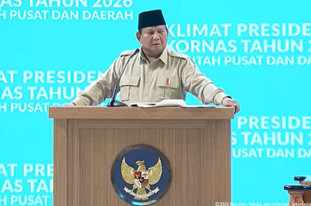 Prabowo Kritik Baliho Semrawut, Singgung Spanduk Besar Ayam Goreng Pesan 1 Dapat 1