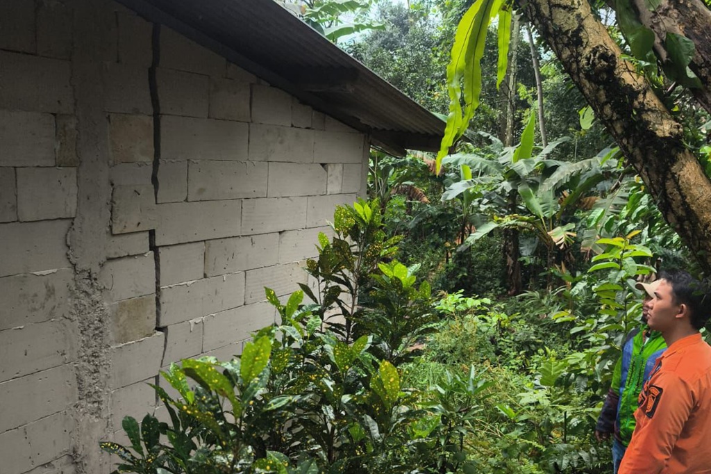 Tanah Bergerak Landa Babakan Madang Bogor, 11 Rumah Rusak