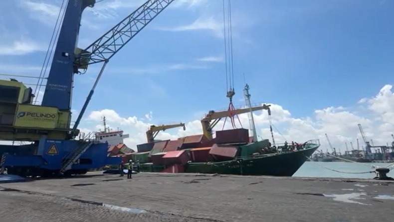 Evakuasi Kontainer Berjatuhan ke Laut, Operasional di Dermaga Jamrud Selatan Dihentikan