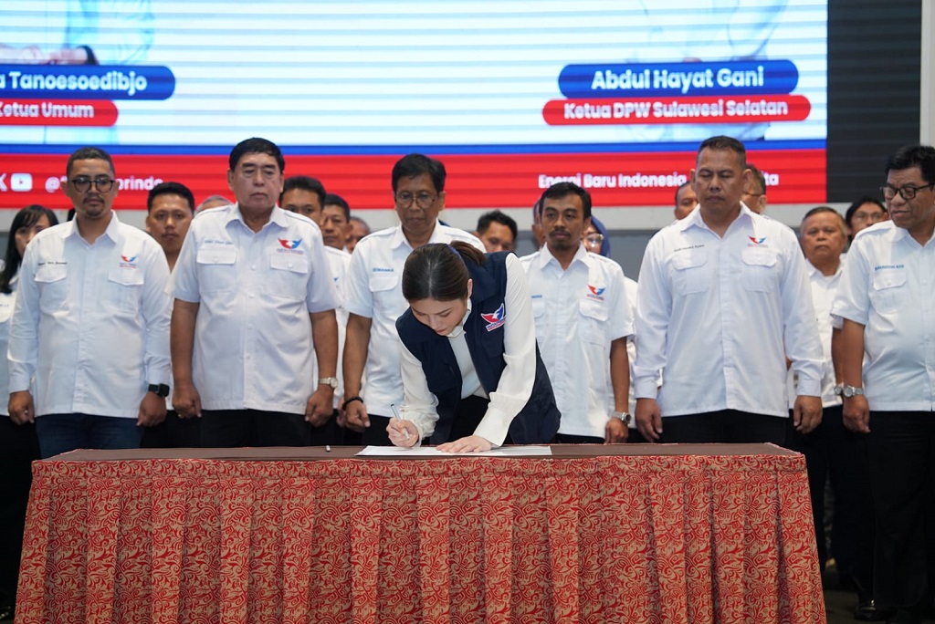 Angela Tanoesoedibjo Kukuhkan Pengurus DPW Partai Perindo Sulsel