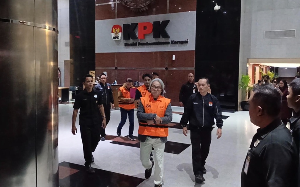Penampakan Kepala KPP Madya Banjarmasin Mulyono Diborgol dan Kenakan Rompi Tahanan KPK
