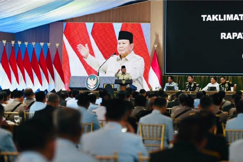Prabowo Minta TNI-Polri Hadir di Tengah Rakyat, Turun Langsung Bantu Warga