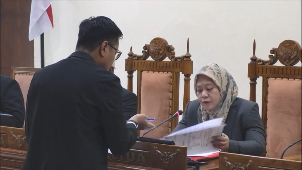 Sidang Sengketa Ijazah Jokowi di KIP Jateng Memanas, Pemohon dan Termohon Saling Adu Argumen