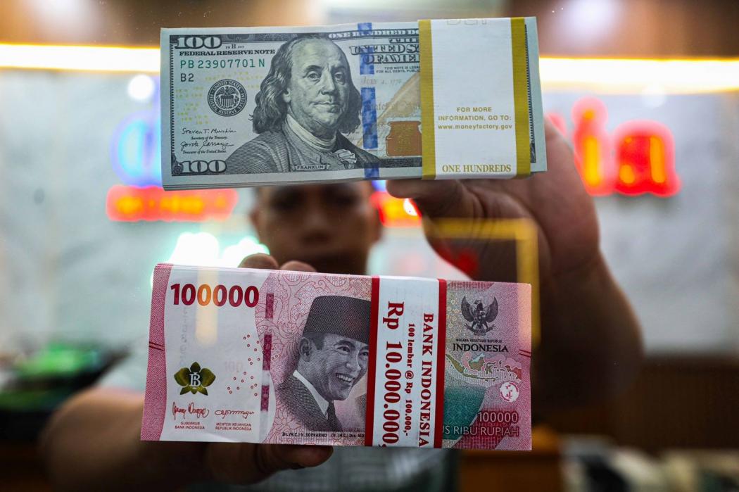 Rupiah Hari Ini Ditutup Melemah 106 Poin ke Rp17.861 per dolar AS