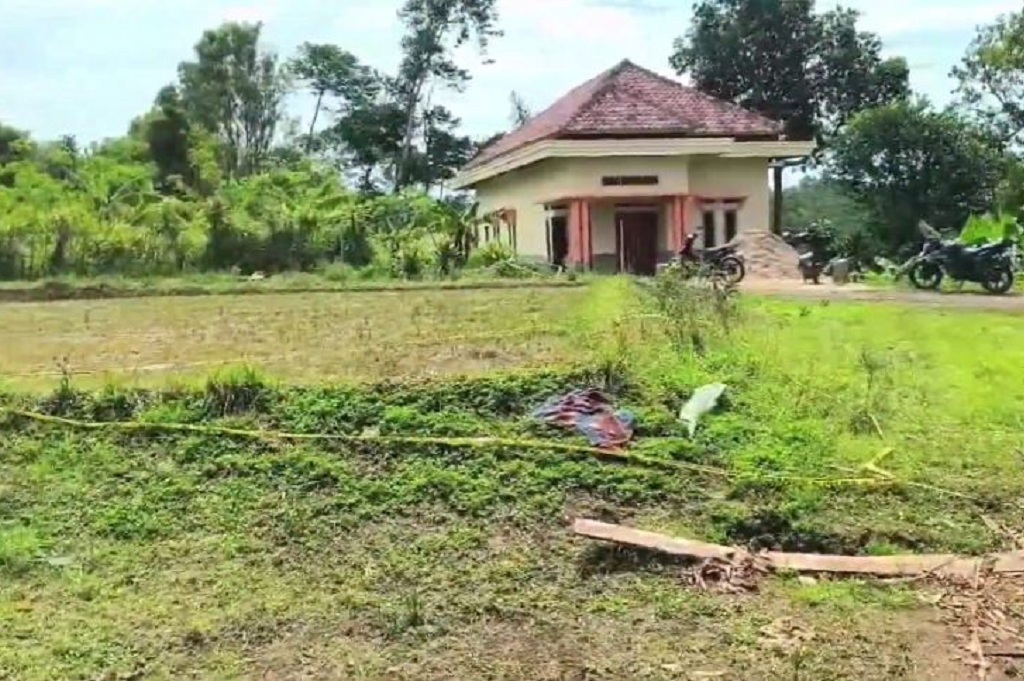 Sukabumi Geger! Lansia Tewas Penuh Luka dengan Kaki dan Tangan Terikat di Sawah