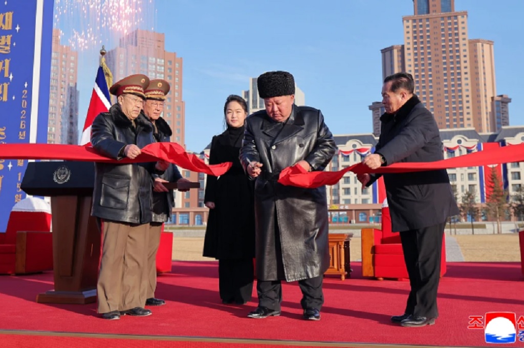 Kim Jong Un Hadiahkan Rumah buat Keluarga Prajurit yang Tewas di Perang Ukraina