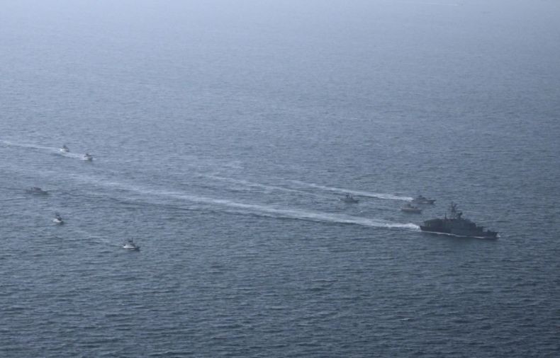 Iran Patroli 24 Jam di Selat Hormuz, Gunakan Senjata Misterius