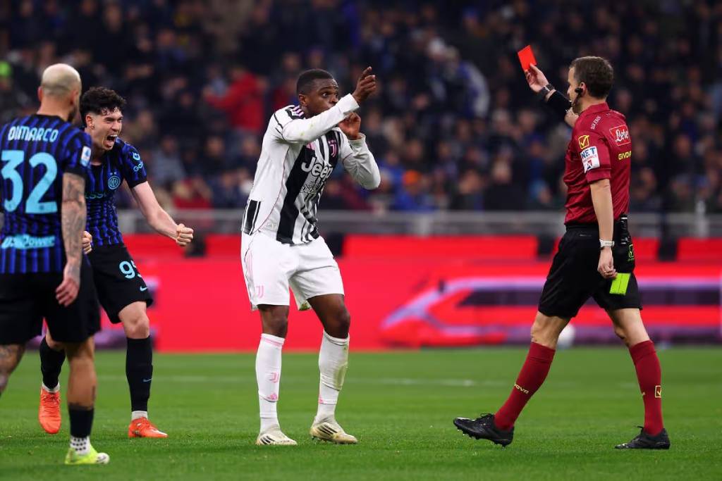 Wasit Inter Milan vs Juventus Dapat Ancaman Pembunuhan Imbas Kartu Merah Kontroversial