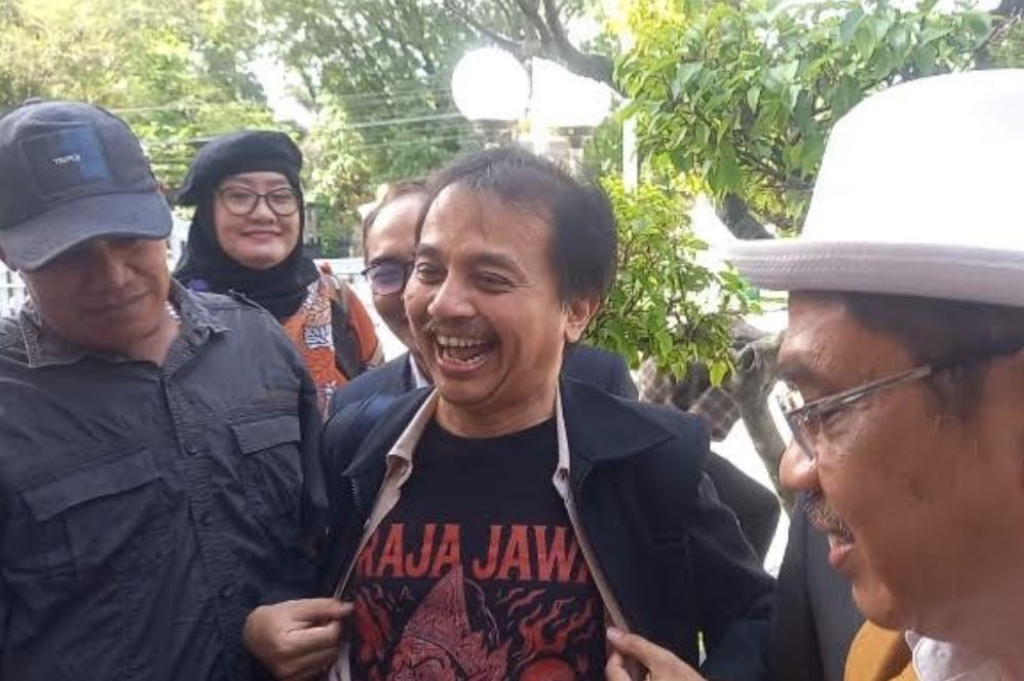 Roy Suryo Pamer Kaus Raja Jawa di PN Solo, Jadi Saksi Gugatan CLS Ijazah Jokowi