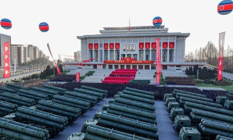Nyetir Truk Peluncur Rudal, Kim Jong Un: Tak Ada Negara Miliki Senjata seperti Ini