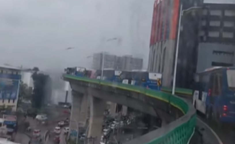 Lalu Lintas Jalur Layang Cipulir Sempat Tersendat Imbas 2 Bus Transjakarta Adu Banteng